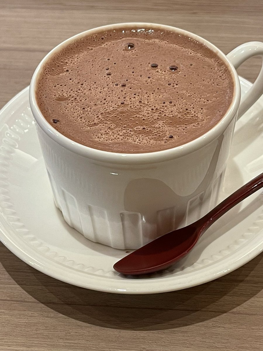 petermacintosh's tweet photo. #Supportlocalbusinesses. After walking by dozens of times, I finally decided to drop by and shock my waistline with some delicious hot chocolate(haven’t had any in decades) and cheesecake. Yum.
https://t.co/WflYeRooC0
#kyotolife 
#delishchoclate 
#chocolate #artistdowntime https://t.co/ctL4RrkiDa