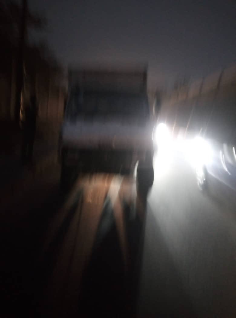 LastmaKola's tweet photo. Report of an impediment at a location close BONNY CAMP intersection, having rear tyre problem . Seriously backlogging traffic backward officers mess and CMS for now. @followlastma @lagostraffic961 @TrafficChiefNG @trafficbutter @eko_traffic @LastmaKola https://t.co/JIV0cohB2Y