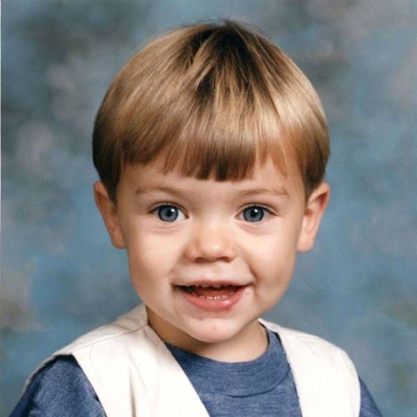 onedirectionv's tweet photo. HAPPY BIRTHDAY TO THIS HANDSOME BABY!!!❤️❤️❤️❤️❤️❤️❤️❤️❤️❤️❤️🥰🥰🥰🥰🥰🥰💚💚💚💚
@Harry_Styles  we love you so much and we are very very proud of you!
You saved me and i want to thank you so much because of that! 🥺🥺

I hope you have an amazing day!!! HAPPY HAPPY BIRTHDAY!!❤️💚 https://t.co/4HbySUDuY8