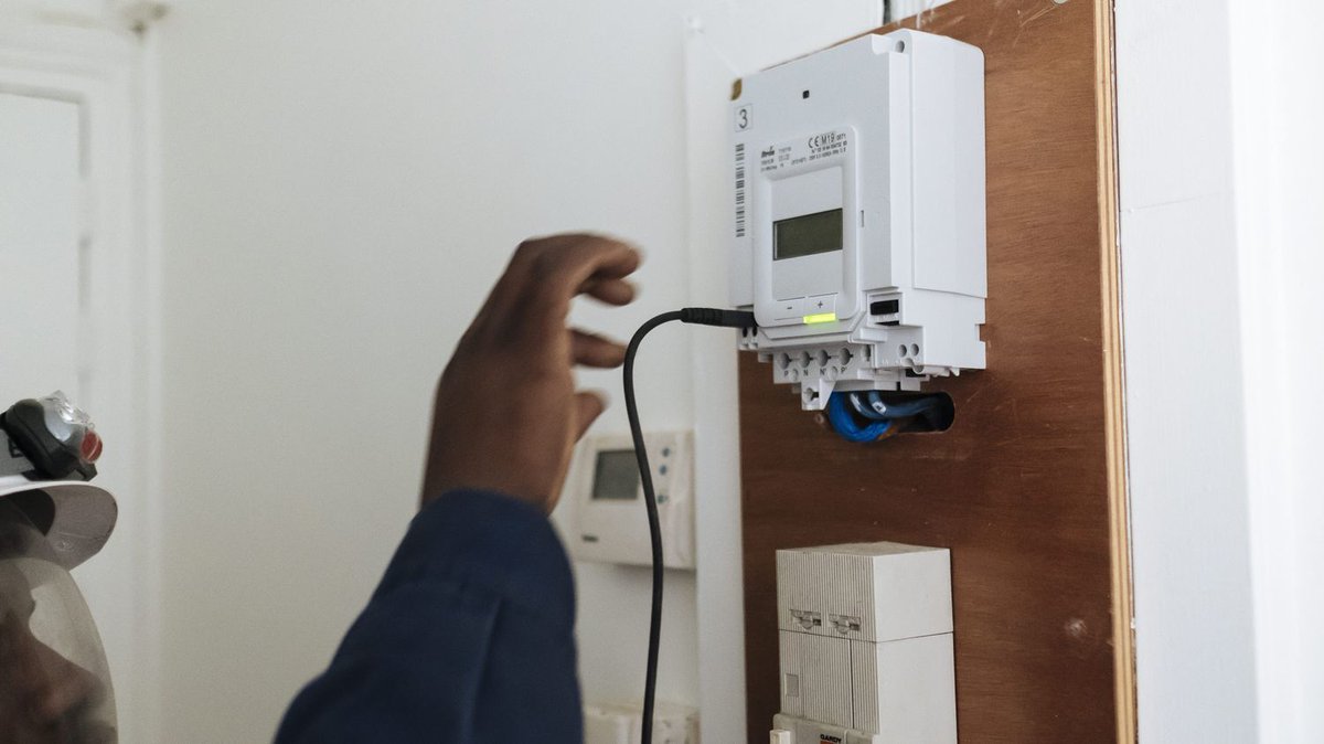 StphaneCASSAGN1's tweet photo. Flambée des prix de l'électricité : un nouveau fournisseur suspend ses activités en France
https://t.co/AG8F1nTuKR https://t.co/Fev1sdRtjD