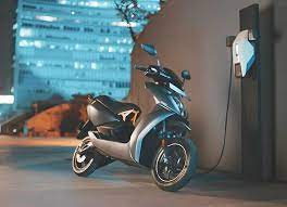 autocarpro's tweet photo. FM Says: "Clean tech and increased electrification of public transport. Rapid expansion of EV charging infra across India planned."
#Budget2022 #AutoInc https://t.co/sS06YuTzbl