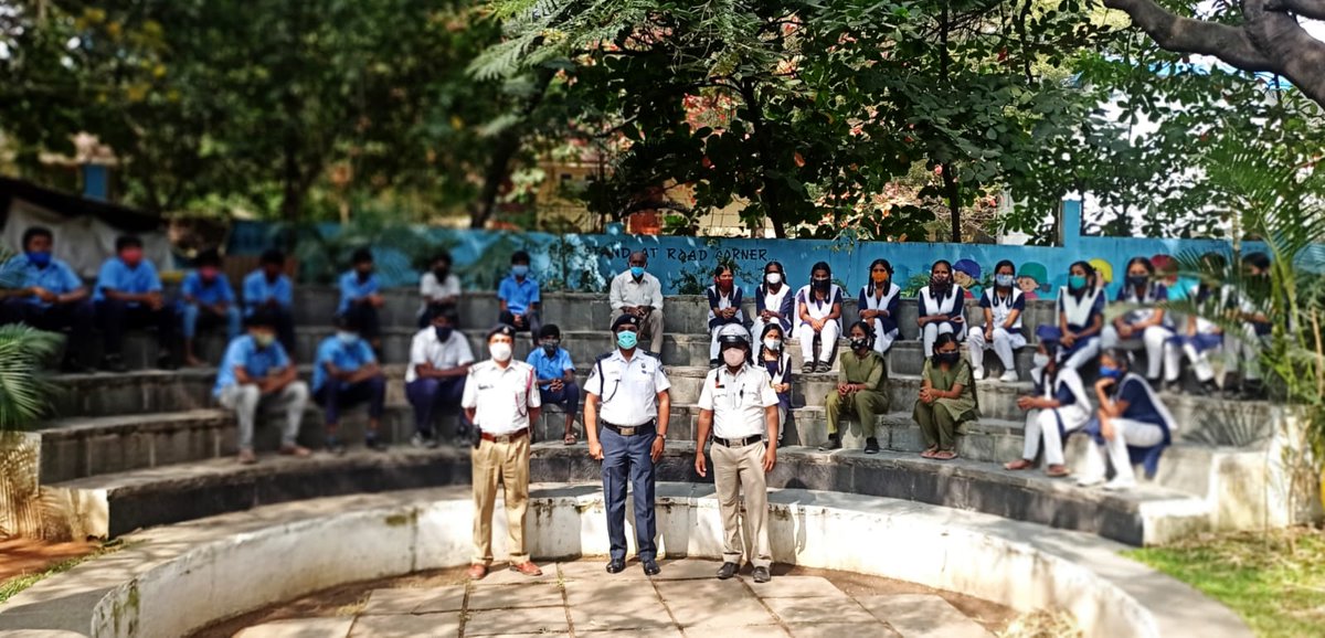 KRPURATRAFFIC's tweet photo. @DCPTrEastBCP @blrcitytraffic @jointcptraffic @BlrCityPolice @bcptwo Traffic awareness program conducted to the students at traffic park along with traffic wardens of KR PURA zone. https://t.co/QmaQ8ripnC