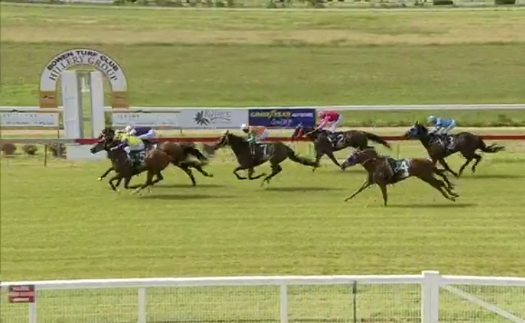 ProMugPunter's tweet photo. @racing_qld @SkyRacingAU  Let's try and line up the camera with the finish line at Bowen please. There's nothing worse than thinking you had a comfortable win on the outside horse and finding out the inside horse won https://t.co/qc9MLc7gTt