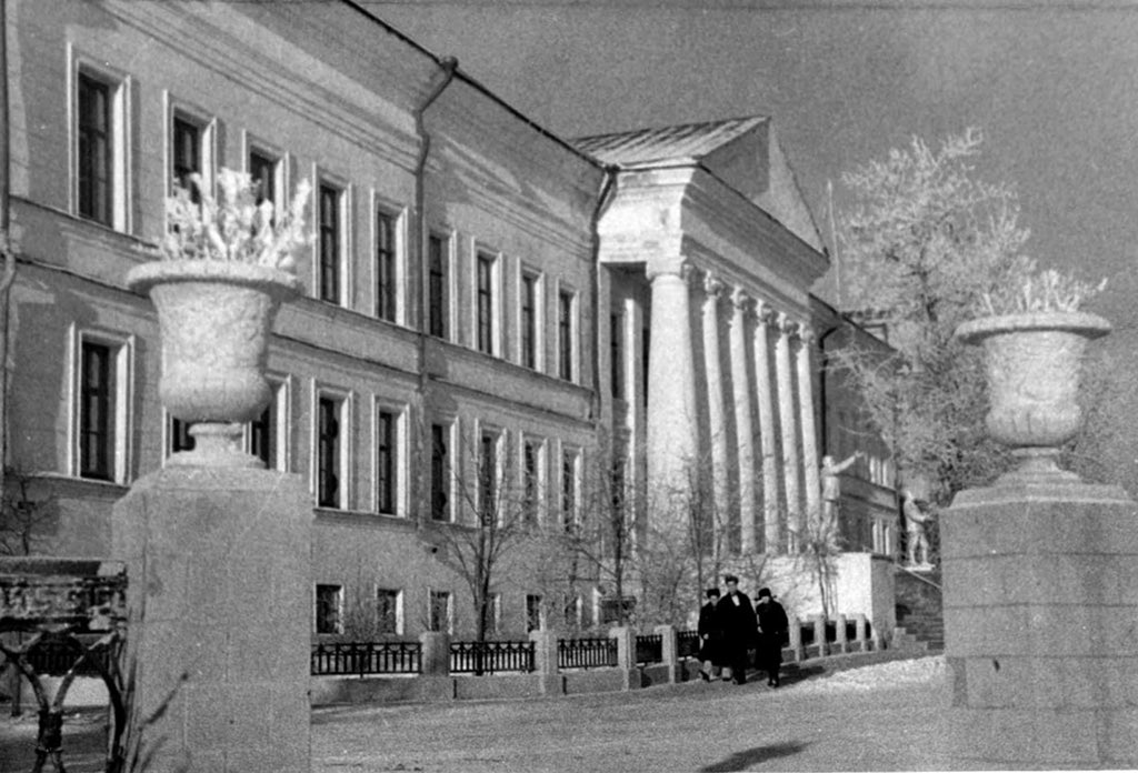 2PbpNELmLFTfmZC's tweet photo. Во время Великой Отечественной войны издали очень важный документ о создании Ульяновского СХИ! https://t.co/flOupZYjdA