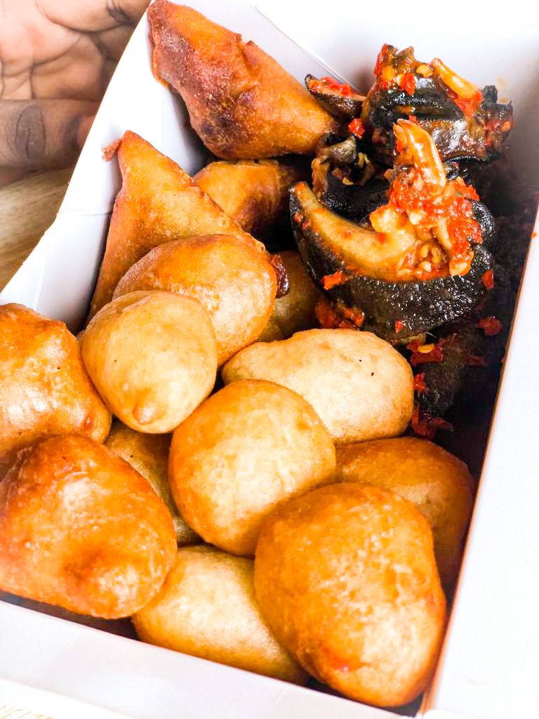Create your own order!!!!
At Nutz &amp; Chops,you have the liberty of choosing what you want your small chops platter or pack,or how beautiful it should be😉😉

What are you waiting for,place your orders now

Call/WhatsApp-08039108947 for your orders.
Location-Abule Egba Lagos
