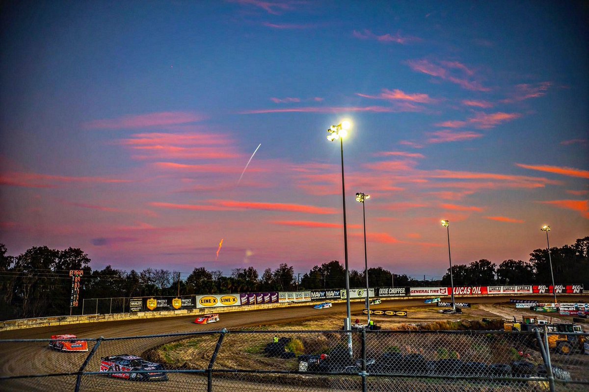 TylerRinken's tweet photo. Tonight at 6:11PM EST SpaceX Falcon 9 COSMO-SkyMed rocket launched from Cape Canaveral, Florida. The mission of the rocket is radar surveillance satellite for the Italian space agency.

128 miles away, the @lucasdirt Late Models hot lapped at Bubba Raceway Park in Ocala, Florida. https://t.co/2YA5FCgr9q