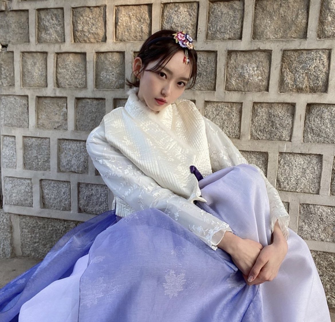 morejoooo's tweet photo. 한복 지현 체고야 💜💖 https://t.co/5XEroUNbUH