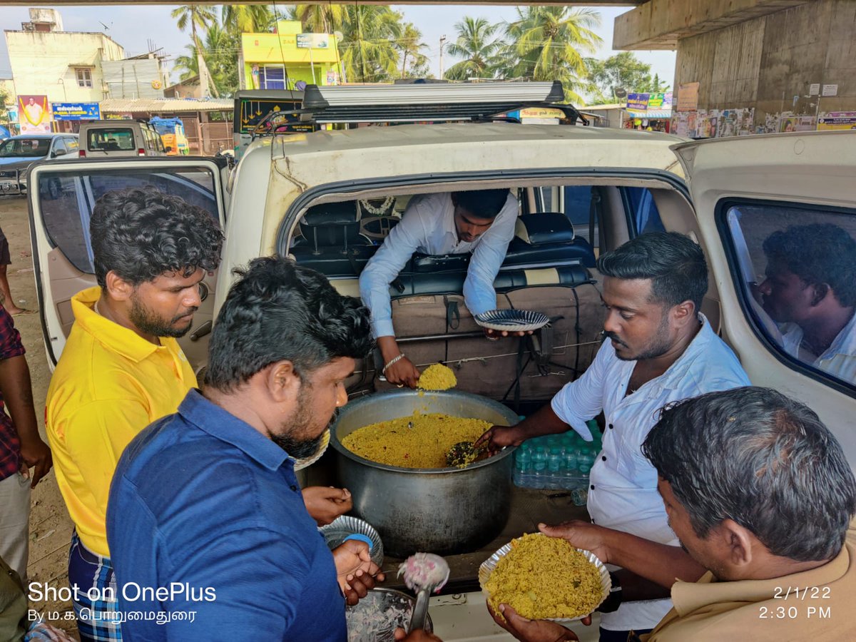 tharumaruarul's tweet photo. மாவீரன் #ஜெ_குரு அவர்களின்
பிறந்தநாளை முன்னிட்டு ஜெயங்கொண்டம் #குறுக்குரோட்டில் உள்ள பொதுமக்களுக்கு உணவு வழங்கி மகிழ்ந்தபோது...💜
#HBD_Maaveeraa_61
#FEB_01 https://t.co/WjRGddGxgz