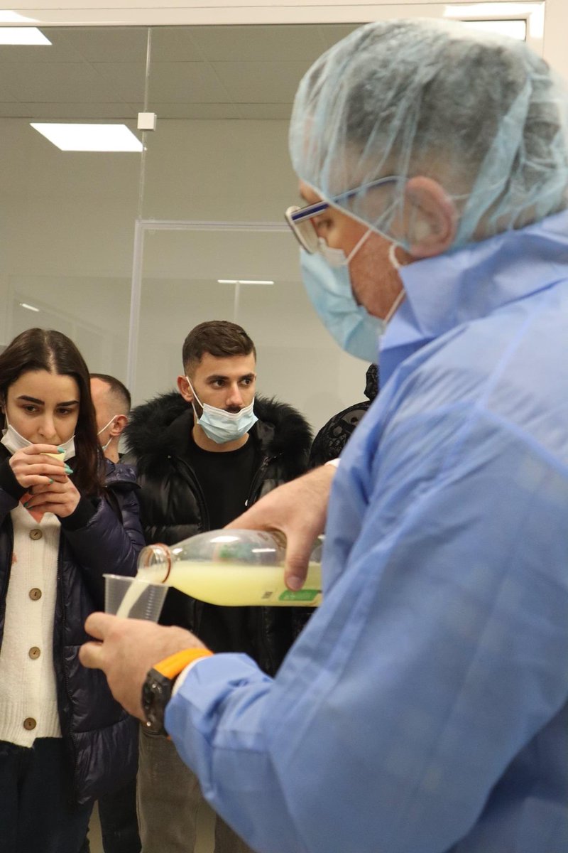 Uni_Tiranes's tweet photo. 🧑🏻‍🔬👩🏻‍🔬 Pas nënshkrimit të marrëveshjes së bashkëpunimit, mes #FSHN dhe Kompanisë #Lufra, vijojnë veprimet konkrete në shërbim të studenteve. 
Mundësi për kryerjen e praktikave dhe temave të ndryshme studimore, dhe në fund një mundësi për t’u rekrutuar si pjesë e stafit teknik. https://t.co/A9DV1lFxf3