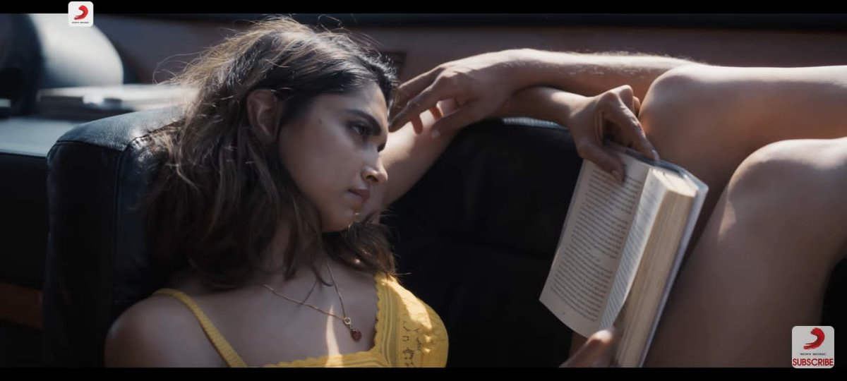 divya143_divya's tweet photo. A lovable song ever in my life... My soul takes over my mind while I listening to this song... 
#GehraiyaanTitleTrack https://t.co/4DZKqzPR8V