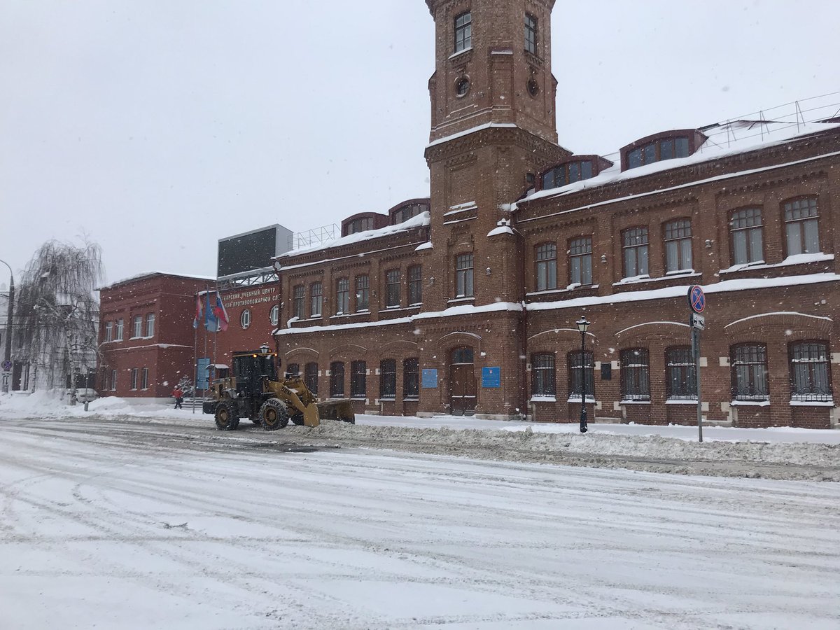 В Самарском районе продолжается механизированная уборка Хлебной площади от снега. <a href="/AdmSamRna/">Администрация Самарского внутригородского района</a> <a href="/rradyukov/">Роман Радюков</a>