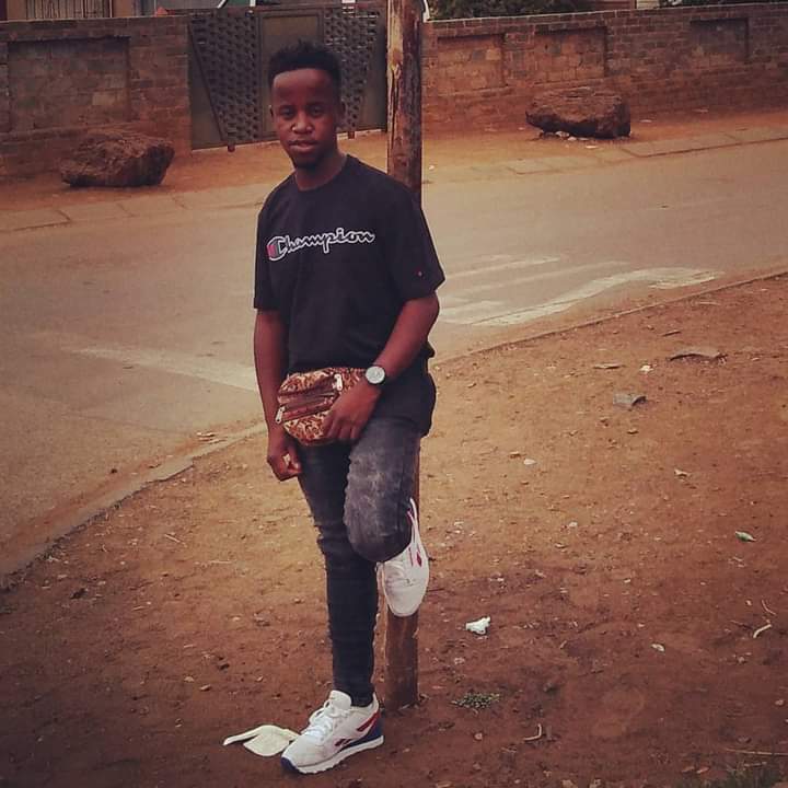 HalfDeezO's tweet photo. 29 looking for a short pretty girl in Gauteng Dms are open #umjolowithazola https://t.co/iGuGLPDia5