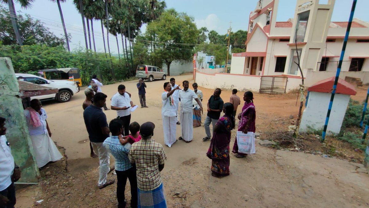tutydhina's tweet photo. தொகுதி மக்களை ஒவ்வொரு நாளும் நேரில் சந்திக்கும் நமது காங்கிரஸ் சட்டமன்ற உறுப்பினர் #Ruby_ManoharanMLA அவர்கள்
#Nanguneri_Assembly
#கை_கொடுக்கும்_கை 🤝
#காங்கிரஸ்_கை 🖐️
@RahulGandhi
@ruby_manoharan
@dineshgrao
@sirivellaprasad
@INCTamilNadu https://t.co/ONdzmyhTTG