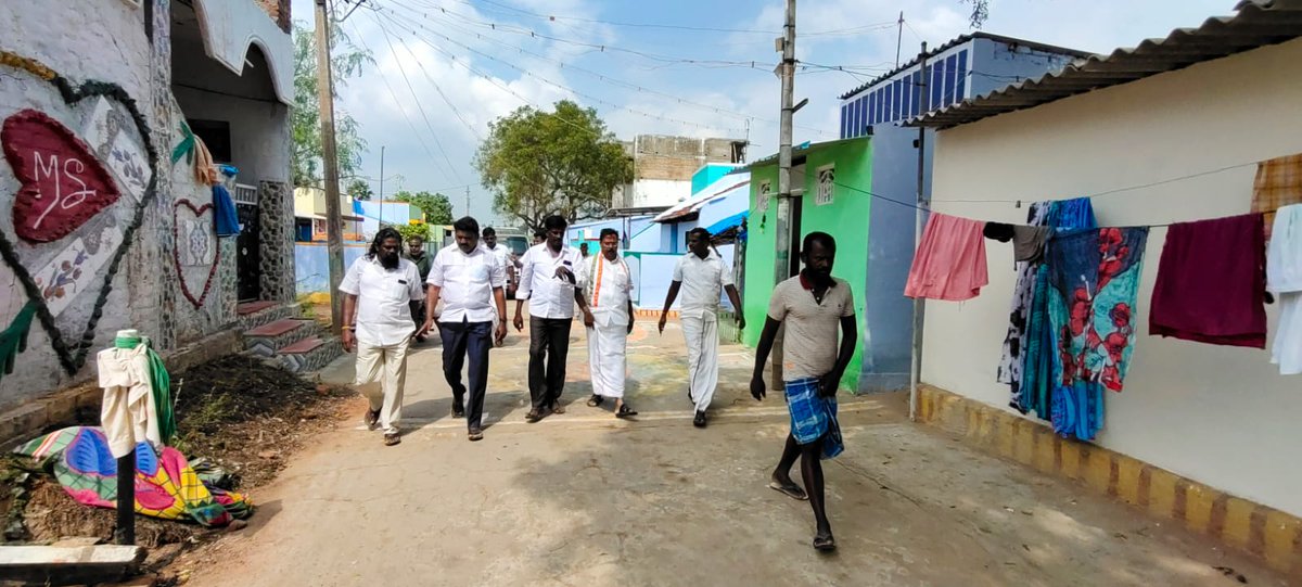 tutydhina's tweet photo. தொகுதி மக்களை ஒவ்வொரு நாளும் நேரில் சந்திக்கும் நமது காங்கிரஸ் சட்டமன்ற உறுப்பினர் #Ruby_ManoharanMLA அவர்கள்
#Nanguneri_Assembly
#கை_கொடுக்கும்_கை 🤝
#காங்கிரஸ்_கை 🖐️
@RahulGandhi
@ruby_manoharan
@dineshgrao
@sirivellaprasad
@INCTamilNadu https://t.co/ONdzmyhTTG