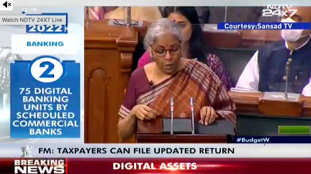 itsani's tweet photo. #India's Finance Minister delivers #Budget2022 - reading from an #iPad! #DigitalIndia #IncredibleIndia https://t.co/FiCGMxvbke