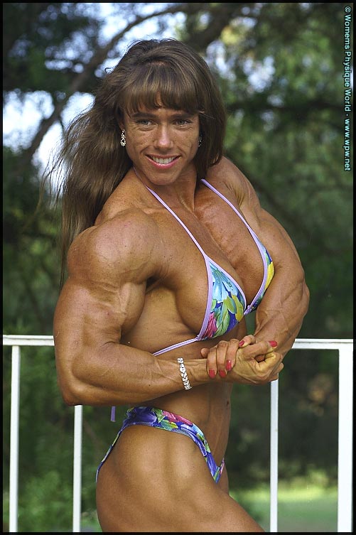 #PhotoOfTheDay #FlexFriday #FemaleBodybuilder Denise Hoshor from V431 Photo...