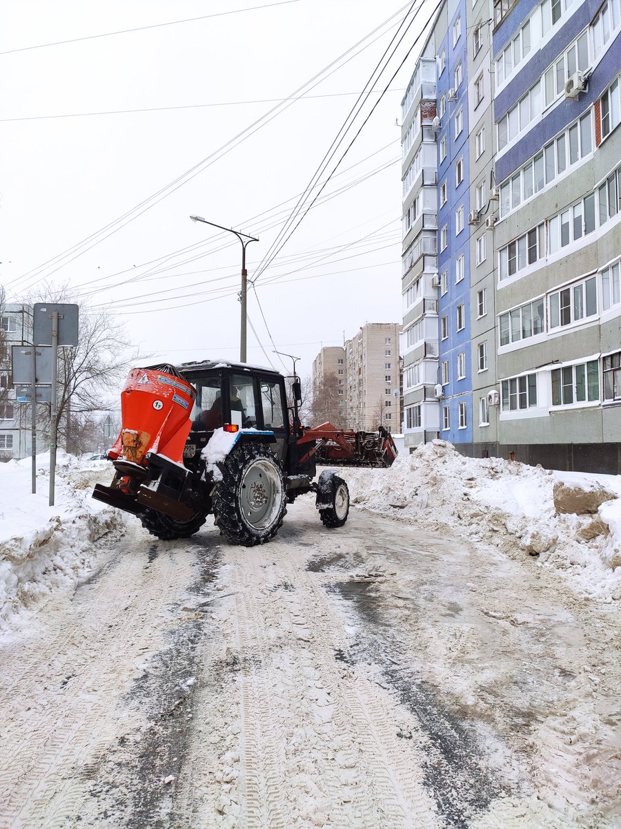 UM_26C_TLT's tweet photo. После вчерашнего снегода ❄️❄️❄️ сейчас на улице тишь да благодать. Дворники и спецтехника ликвидируют последствия обильного снегопада. https://t.co/38JY5o80W1