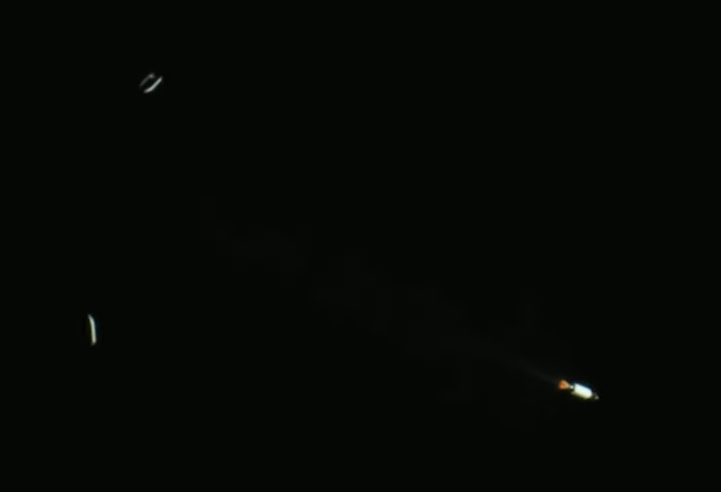 MarcusHouse's tweet photo. I didn't actually notice this before, but check this out. Not only can you see the two fairing halves beautifully clear from the ground travelling at almost 7000kph and 167km in altitude but you can even see the freaking satellite payload mounted right there. What the...  🤯 https://t.co/2HSBmIowqR