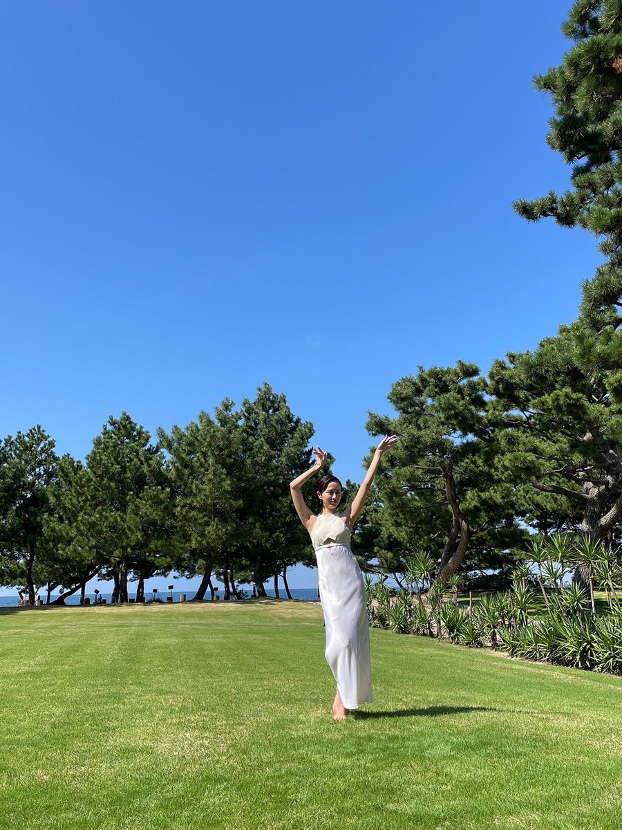 どこでも楽しい時踊り出す愛未🤣プロデュースした写真集のオンライン