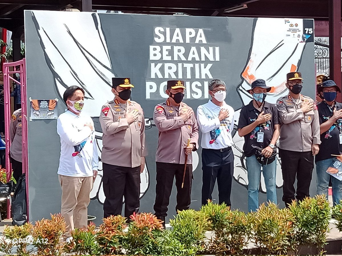 ms_untung's tweet photo. Acara pembukaan Bhayangkara Mural Festival 2021 di lapangan Bhayangkara Mabes Polri, Jakarta Selatan Sabtu, 30 Oktober 2021 bersama Bpk. Kapolri Jenderal Listyo Sigit, Wakapolri Komjen Gatot Eddy P, Kadiv Humas Polri Irjen Argo Yuwono. https://t.co/PSF5X6V8oa