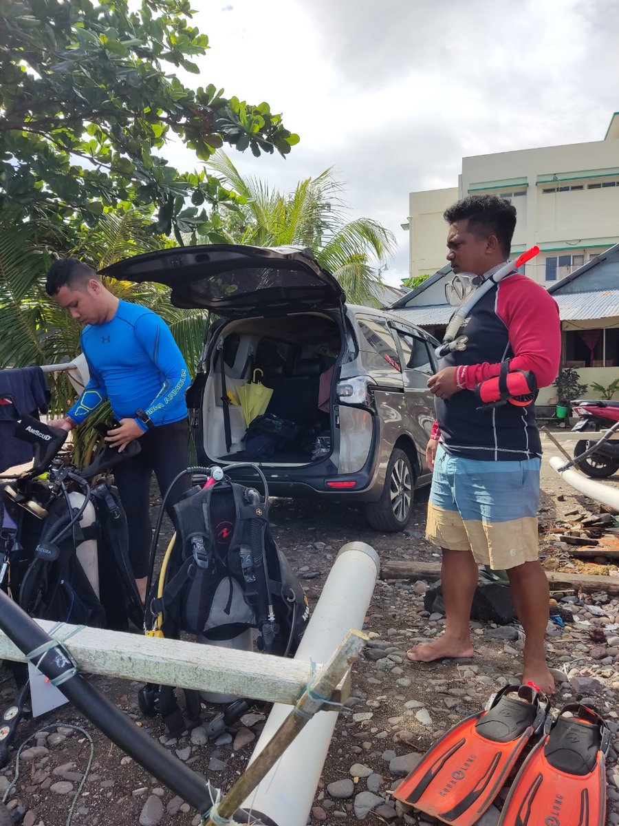 Sebelum melakukan penyelaman penting bagi seorang penyelam untuk melakukan pengecekan alat selam minimal dua kali agar dapat memastikan keamanan dan kenyamanan saat melakukan aktifitas penyelaman..
#diving #beachlife #underwater #neverdivealone #scubadiving #ssi