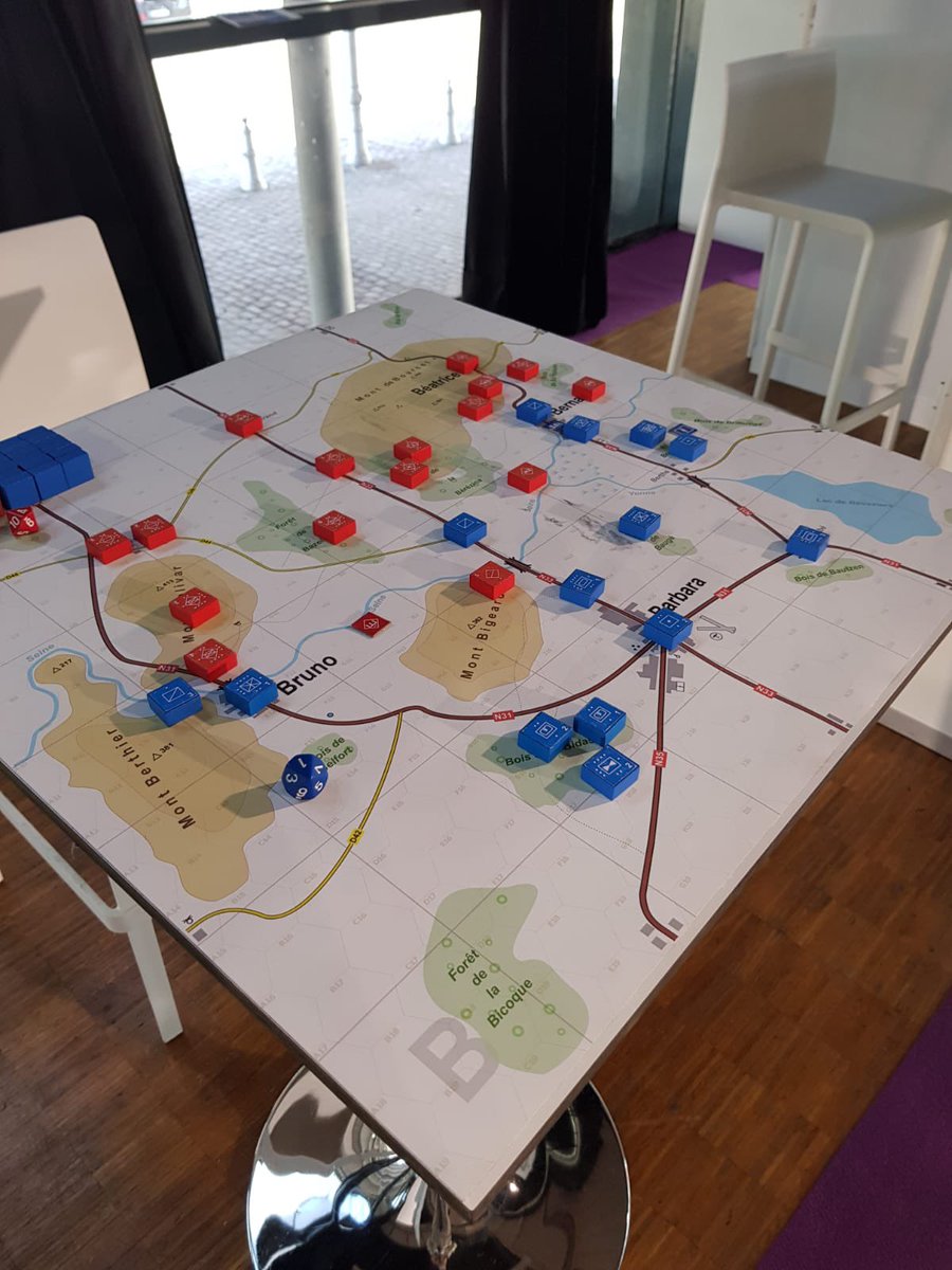 EdgTerre's tweet photo. Retour en images sur La Fabrique Défense ou l’@EdgTerre a présenté le wargame qu'elle emploie dans la formation de ses officiers, en partenariat avec @IEGP_Sorbonne et @ABRGLL . Merci à nos visiteurs. #IEGP #wargame #LFD https://t.co/Pgw0tpLRGo
