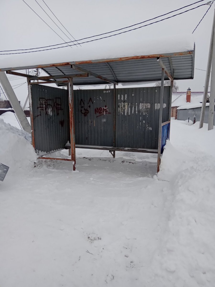 1 февраля в с.Рождествено очищаются от снега КП и остановочные павильоны.
