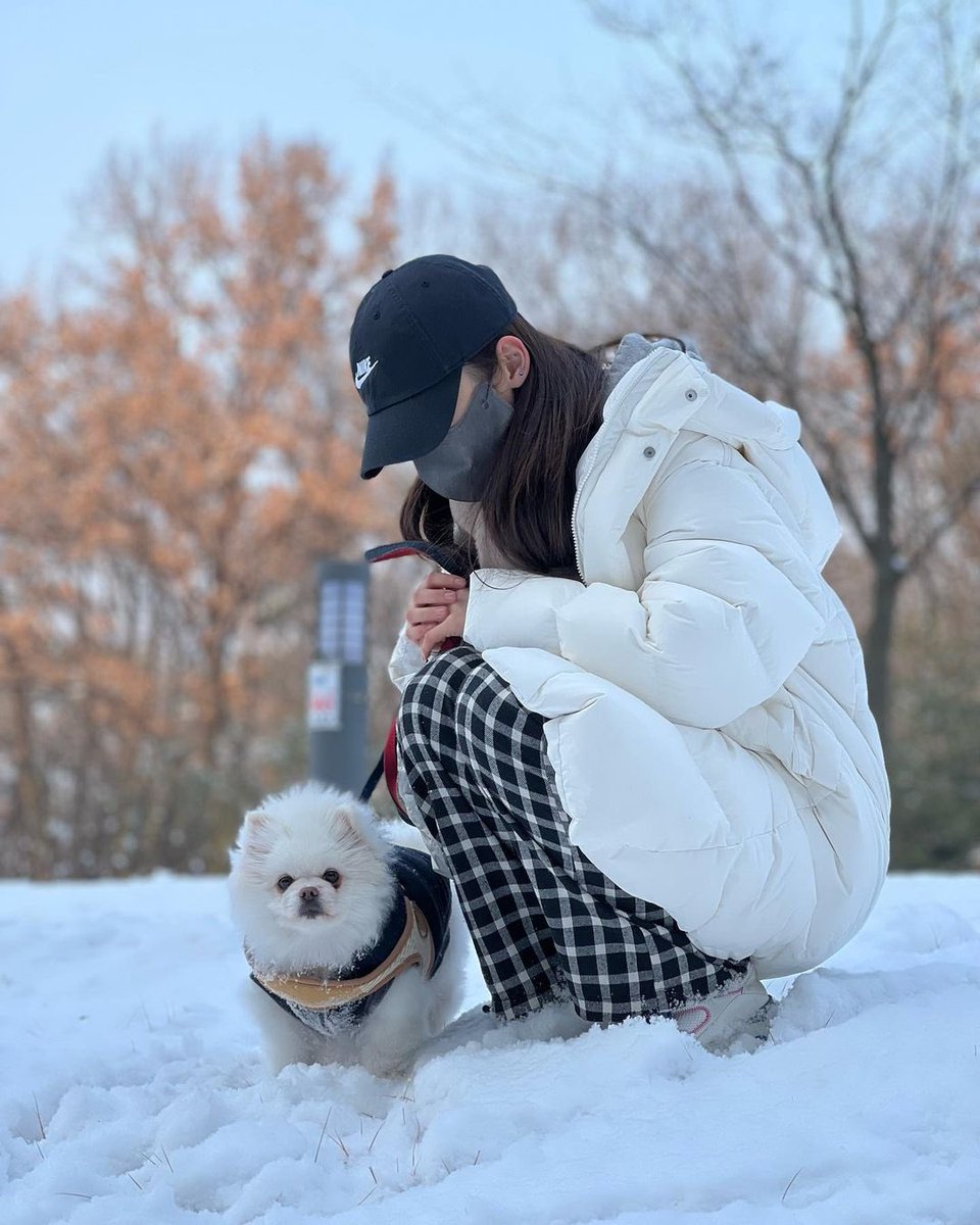 daiIyarin's tweet photo. arin's instagram update ❄️🐶

#아린 #ARIN https://t.co/Is4Y6tt4x7