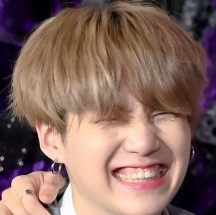 Yoongi is my world ⁷ 🐰🐱🍊 tweet media