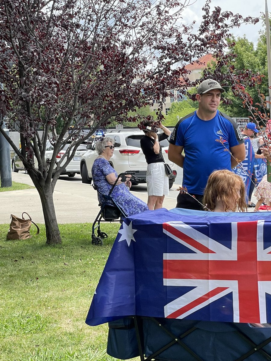 If this lady can come out in 30 degree heat and fight for her country, then other Australians need to take a stand 💪🏻 C’mon ♥️ #ConvoyToCanberra #freedom #RiseUpAustralia