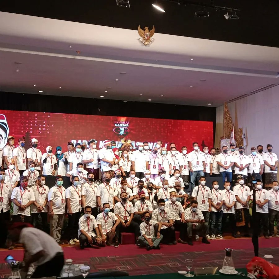 GanjarIndramayu's tweet photo. Rapat Kerja Nasional 1 Bali
Sahabat ganjar bersinergi dan bergerak
Bersama menuju kemandirian ekonomi dan teknologi untuk indonesia unggul.
#SahabatGanjar 
#GanjarIndramayu https://t.co/DIDL9X82qg
