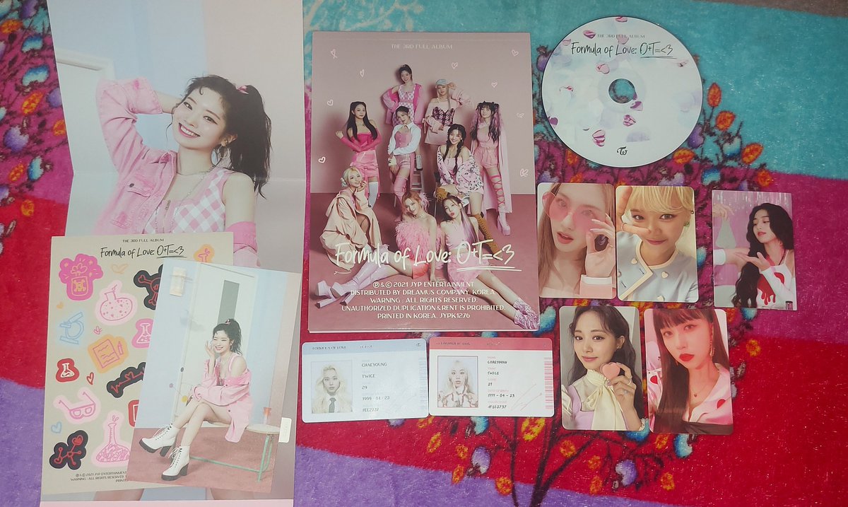 QuitangonKae's tweet photo. finally my 2/3 FOL albums finally arrived, thank tou so much @saintbuys for keeping and packing them safe and secured! sobrang gaganda ng pulls ko hehe, thank you ulit!! <33 #soldbysaint https://t.co/EspYsUvtfc