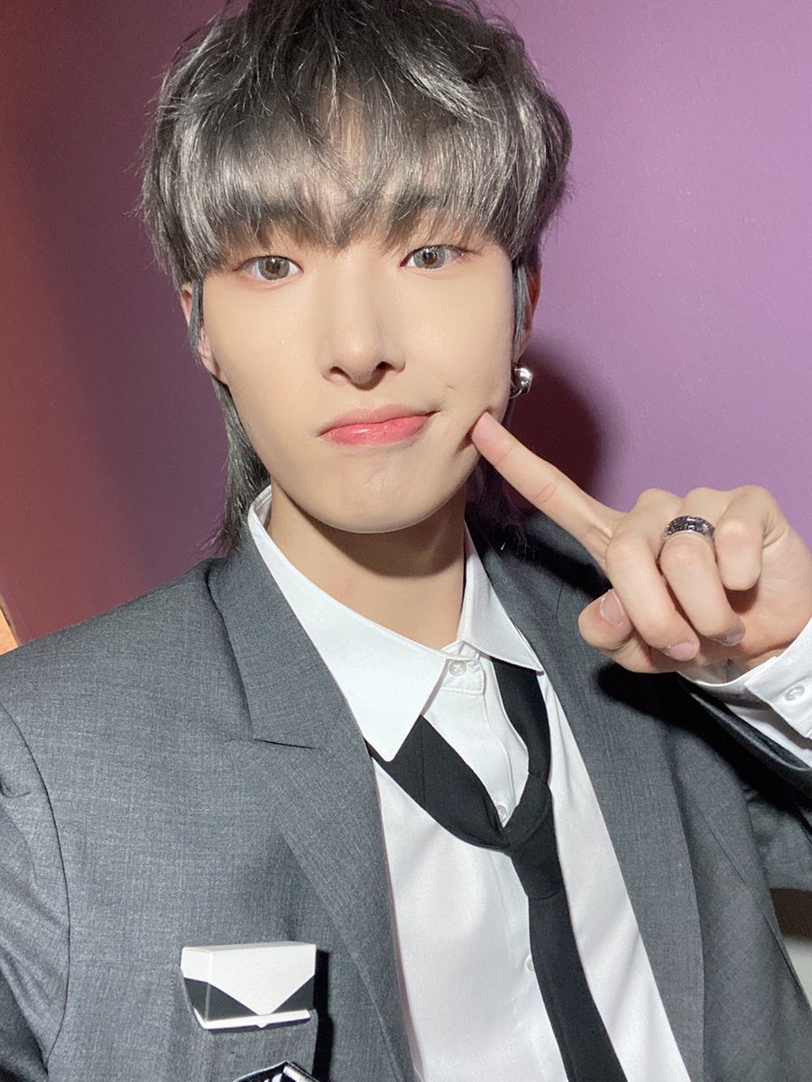daily mingi selca! tweet media