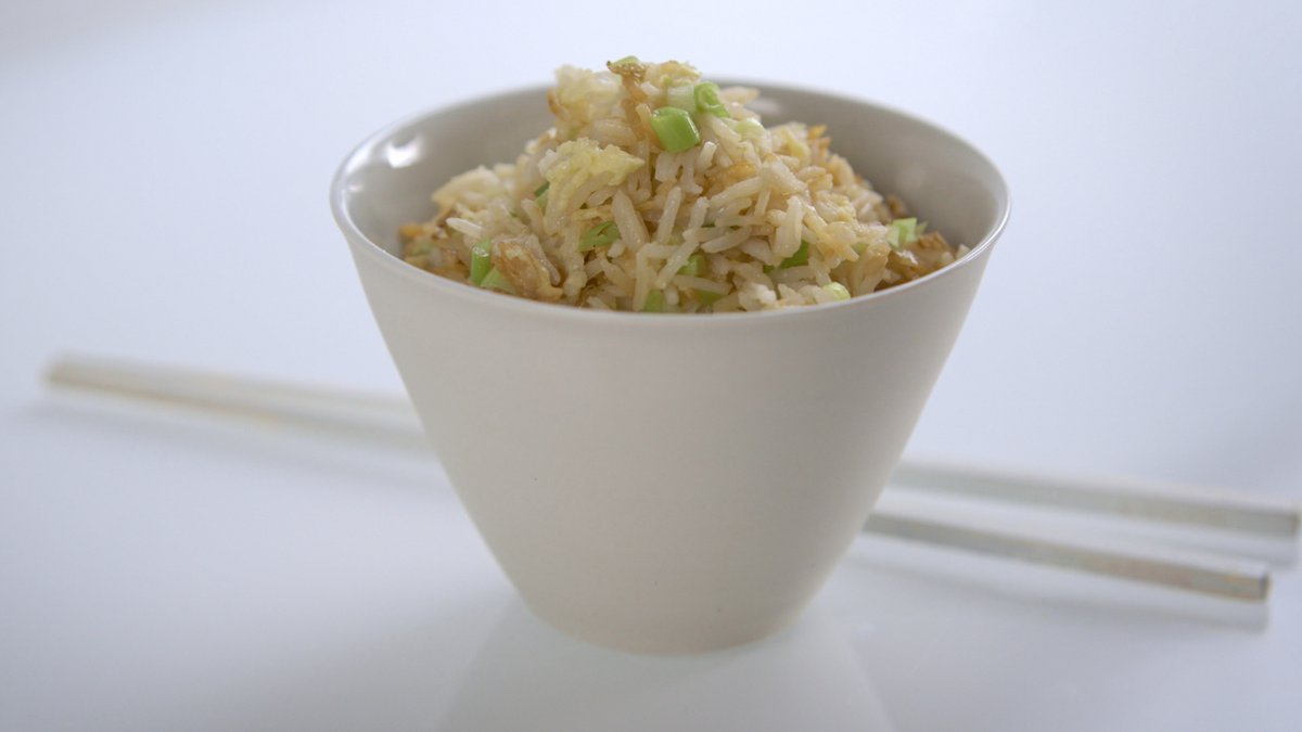 DeliaOnline's tweet photo. Our first recipe for February is taken from the online Cookery School - Chinese Stir-fried Rice. See the recipe and watch how to make it here: https://t.co/hNiBm8aOgJ #chinesenewyear #howtocookrice #yearofthetiger #cookeryschool #recipeoftheday https://t.co/MfVe9wA5eO