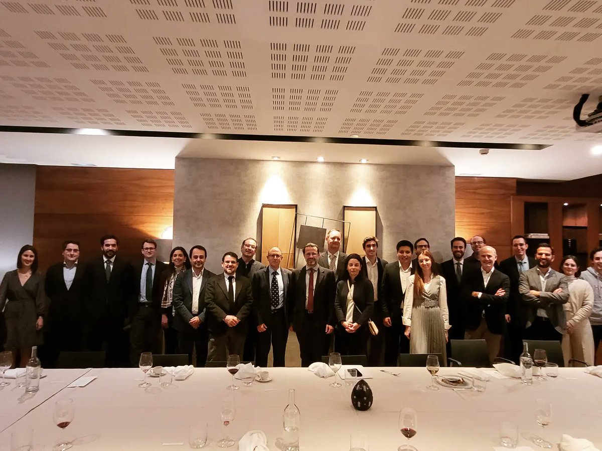 ClubTocqueville's tweet photo. Ayer cenamos con Javier Fernández-Lasquetty, consejero de Economía, Hacienda y Empleo de la Comunidad de Madrid, en Barcelona. 

Un lujo poder escuchar propuestas tan frescas como las que nos transmitió a los socios del @ClubTocqueville. https://t.co/stinpGfk70 https://t.co/vB9ic0oQOK