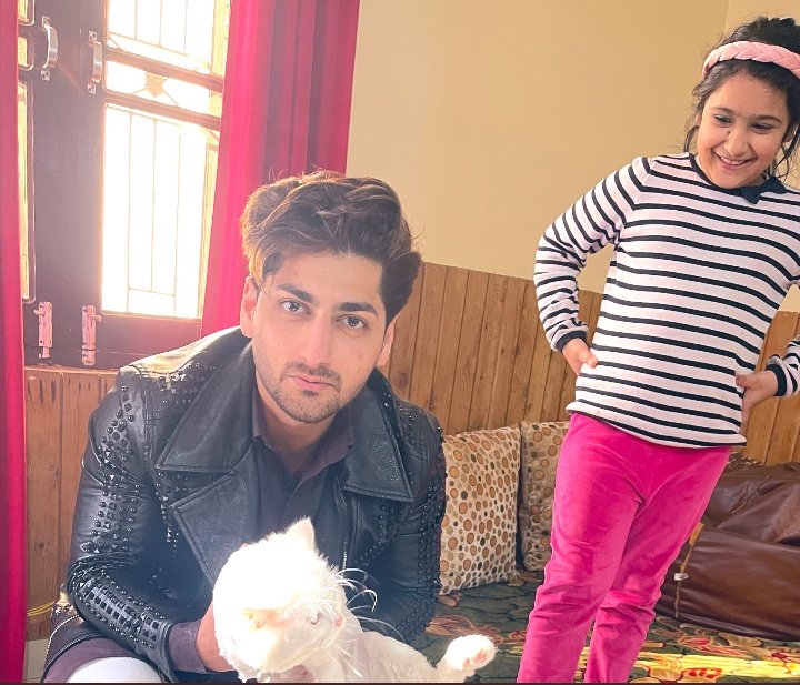 the_moon_n_sky's tweet photo. Aliza kinna cute ,♥️

#OurPrideDrUmar 
 ASLI WINNER UMAR RIAZ
https://t.co/e0gQcvKHJh https://t.co/obgknCuLdZ https://t.co/yAzSRraYlU