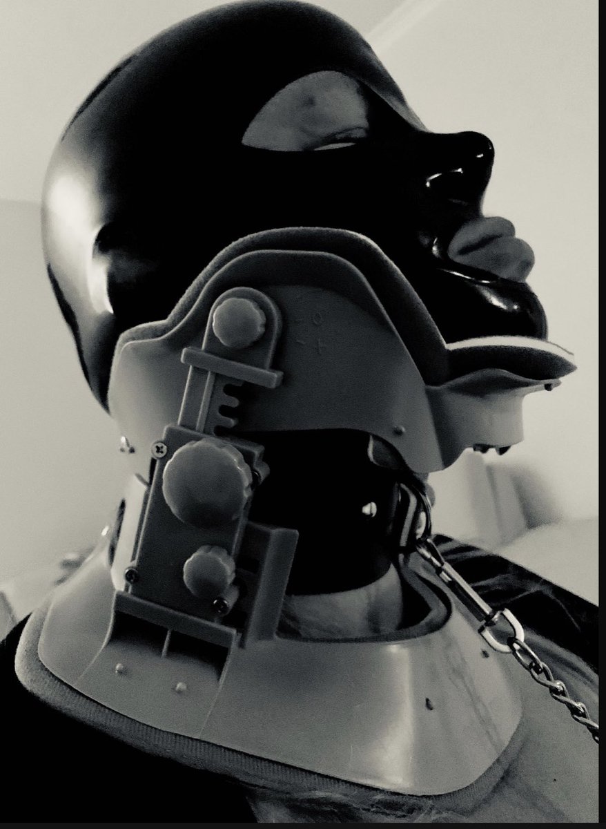 CorporateSklave's tweet photo. Training time with this special girl…..she really needs to rethink the hints she sends to me. #PerthBDSM #DominatePerth #submissivemom #RubberBondage https://t.co/vXwf5eAkV1
