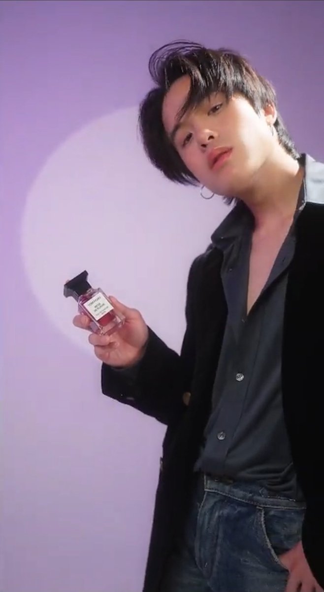 Sirawadee2's tweet photo. หล่อมาก หล่อเกินไป ผู้ชายกับกุหลาบอ่ะเนาะ มัน sexy
Tom Ford Beauty
#JamyJamess
#TOMFORDBEAUTY
#TFPRIVATEROSEGARDEN #TOMFORDTHAILAND https://t.co/ieWEMsaKWM