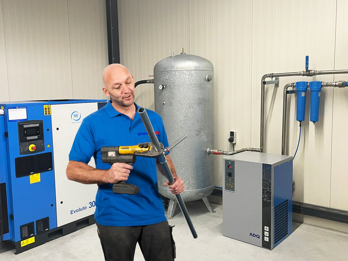 pneuparts's tweet photo. Vandaag hebben wij een klant in de voedingsindustrie blij mogen maken met een mooie nieuwe persluchtinstallatie! We hebben een nieuwe compressor, droger, tank &amp; Mapress RVS leidingwerk mogen installeren/ aanleggen. 💨💪Ook een nieuwe persluchtinstallatie nodig? Neem contact op!📞 https://t.co/bCvJpToFlJ