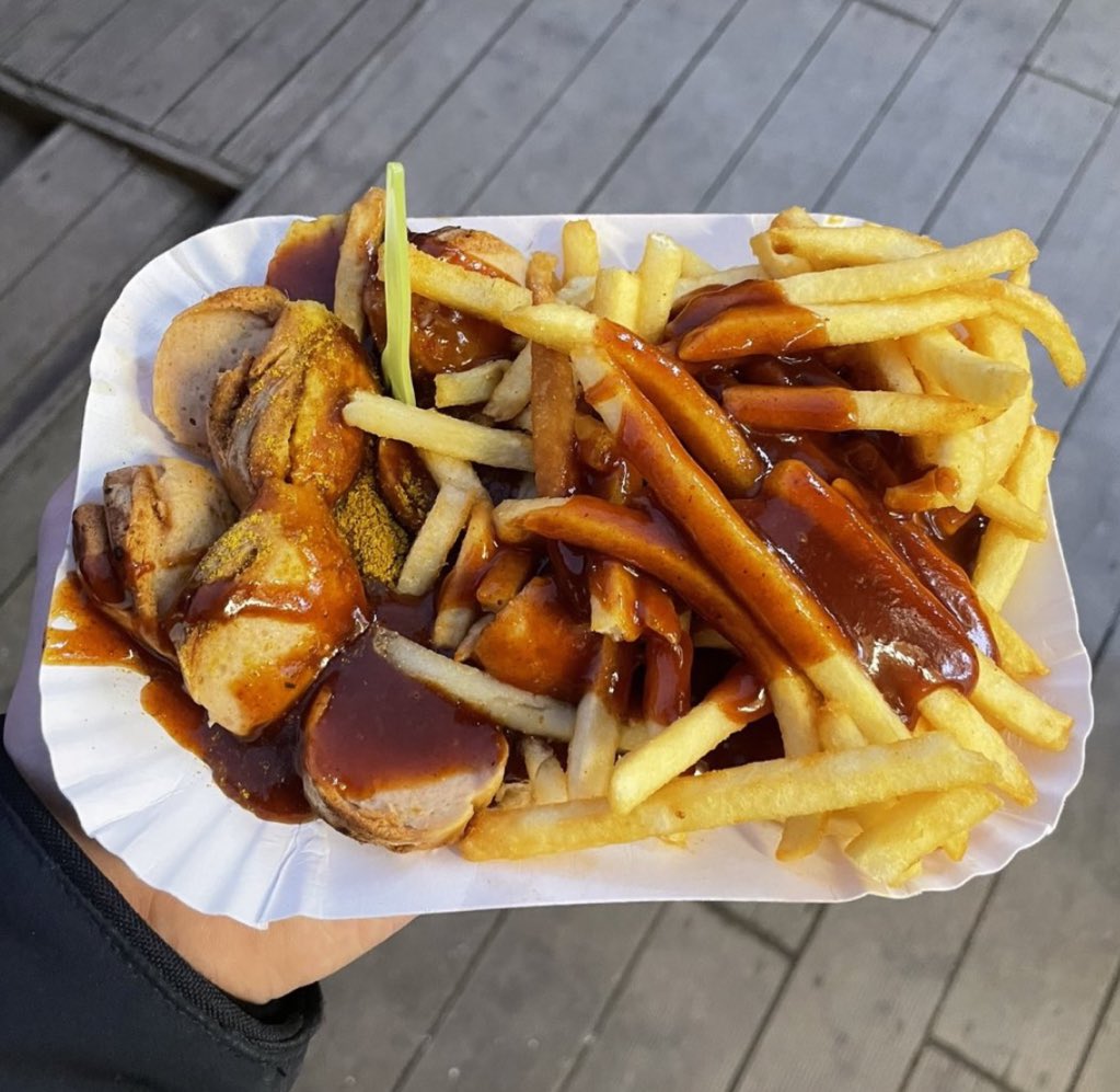 FootyScran's tweet photo. Currywurst mit pomme frites at Union Berlin (@fcunion_en) 🇩🇪 

💶 €3 https://t.co/KmP1vMpX7a