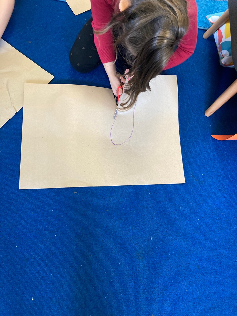 Pillthepod's tweet photo. Excellent ideas pod+ working out how many footsteps to get to the top of the beanstalk !! @EAS_STEM @nurtureintl https://t.co/zU2PXopzML