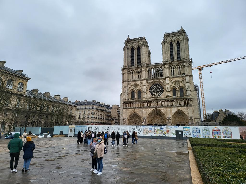 bybonikn's tweet photo. #LiveTweet Bienvenue sur le parvis de #NotreDame de #Paris : le chantier se dévoile en version #bandessinee #adjimdanngar #sandrinemartin #jeremiepatrierleitus @ZeinaAbirached @dioceseparis https://t.co/mxtDAibHPo