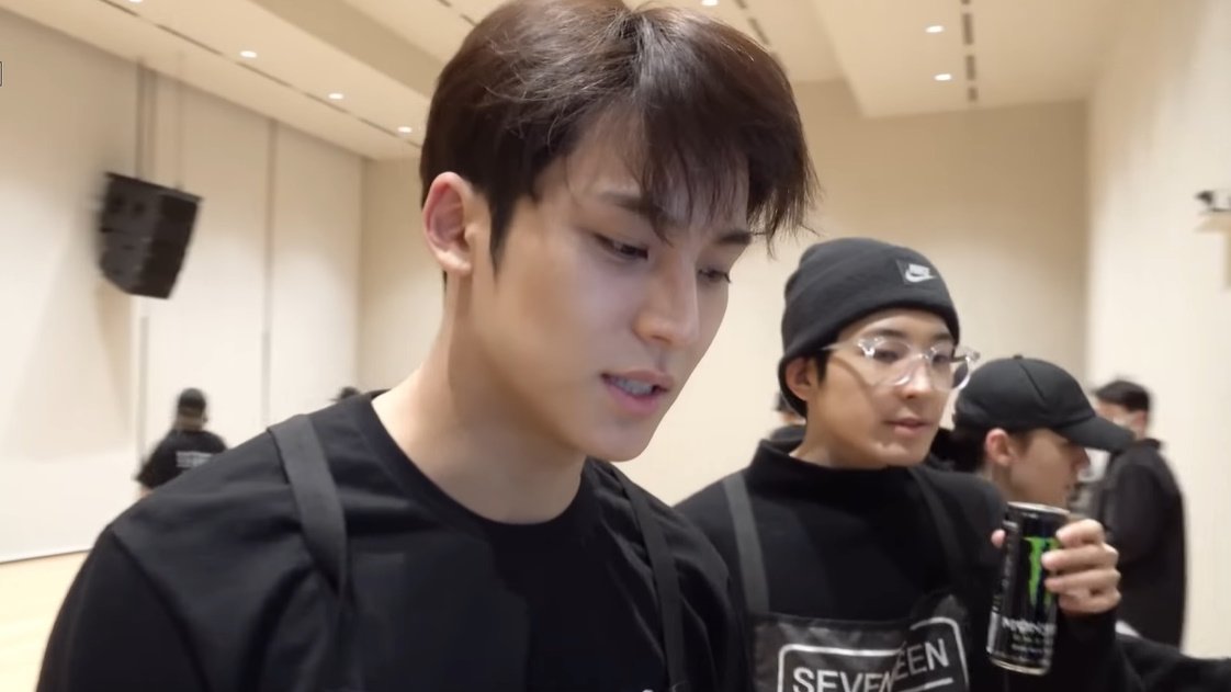 miwon17_'s tweet photo. mingyu looks sooo good!!
also &amp; his green monster energy drink still... https://t.co/73yzZ85Hlx
