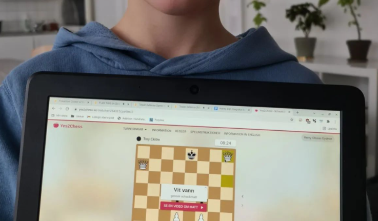 MiaLidingoStad's tweet photo. Årskurs 3 spelar schack online i realtid med andra elever från andra skolor #yes2chess #schack #schackiskolan Så roligt och finurligt, utmanande och spännande! #lidskol #epi #bo_skola https://t.co/tlUDglKVPn