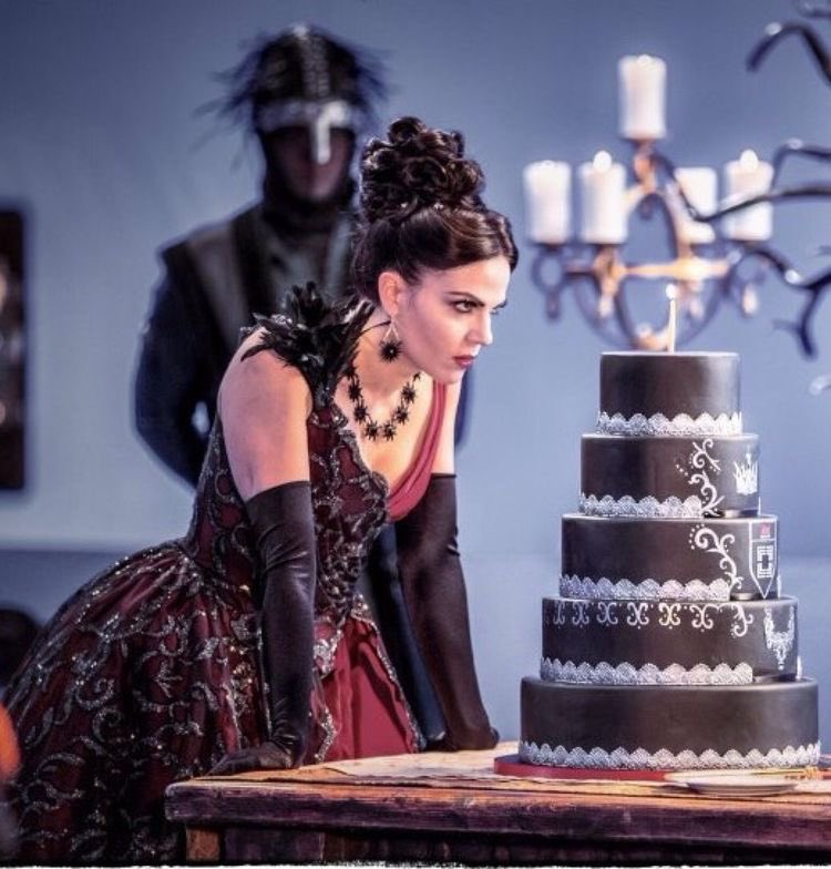 hfvckdl's tweet photo. Regina Mills birthday 🔥💛 https://t.co/0nwWZRH704