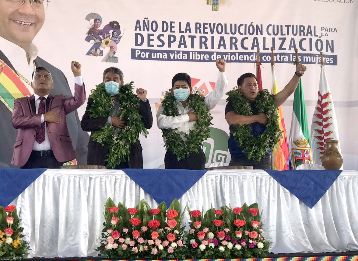 mopsv_Bolivia's tweet photo. #InauguraciónEscolar2022 | El ministro de Obras Públicas, Servicios y Vivienda, #EdgarMontaño, participó de la inauguración del año escolar 2022 en la Unidad Educativa “Las Barreras” en el municipio de Warnes, #SantaCruz.
#EstamosSaliendoAdelante https://t.co/B1k3UHJuiy