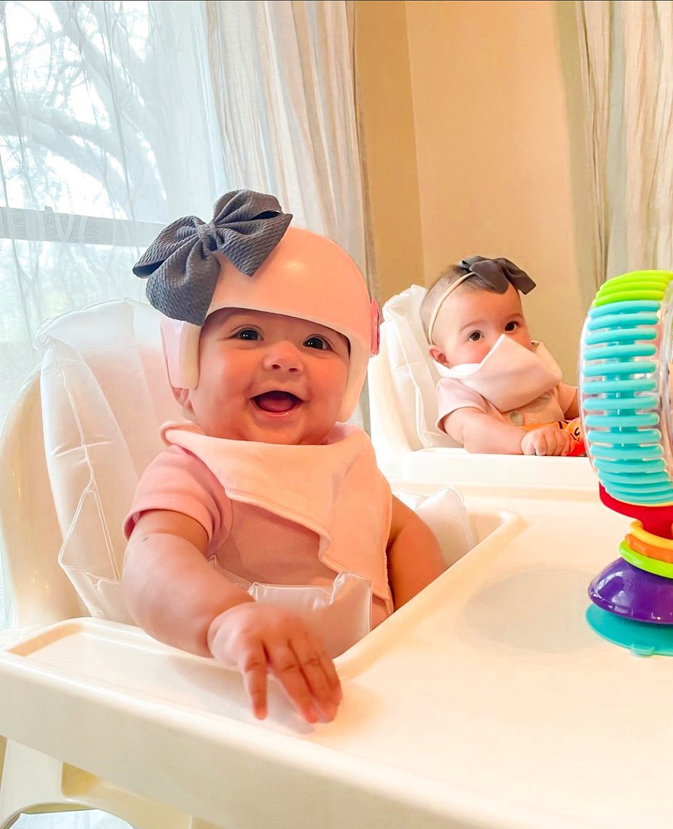 Amelia’s feeling those #tuesdayvibes in her #cranialremoldinghelmet 💕Olivia’s still working through the #mondays but, that #twinpower will keep her going strong! 🤩🤩 #itsatwinthing #twincuteness
