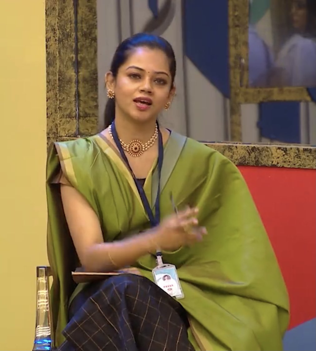 AjayAsho's tweet photo. Say whatever!
#AnithaSampath single handedly ripped apart #Vanitha #Niroop #Balaji #Julie into pieces๐ฅ๐ฅ๐ฅ
She was the #cleverest of all in the press-meet task. Her understanding and ability to counter was vera level๐ฏ๐
#BBUltimate #BiggBossUltimate #BiggBoss #Anitha https://t.co/hA086gD4om