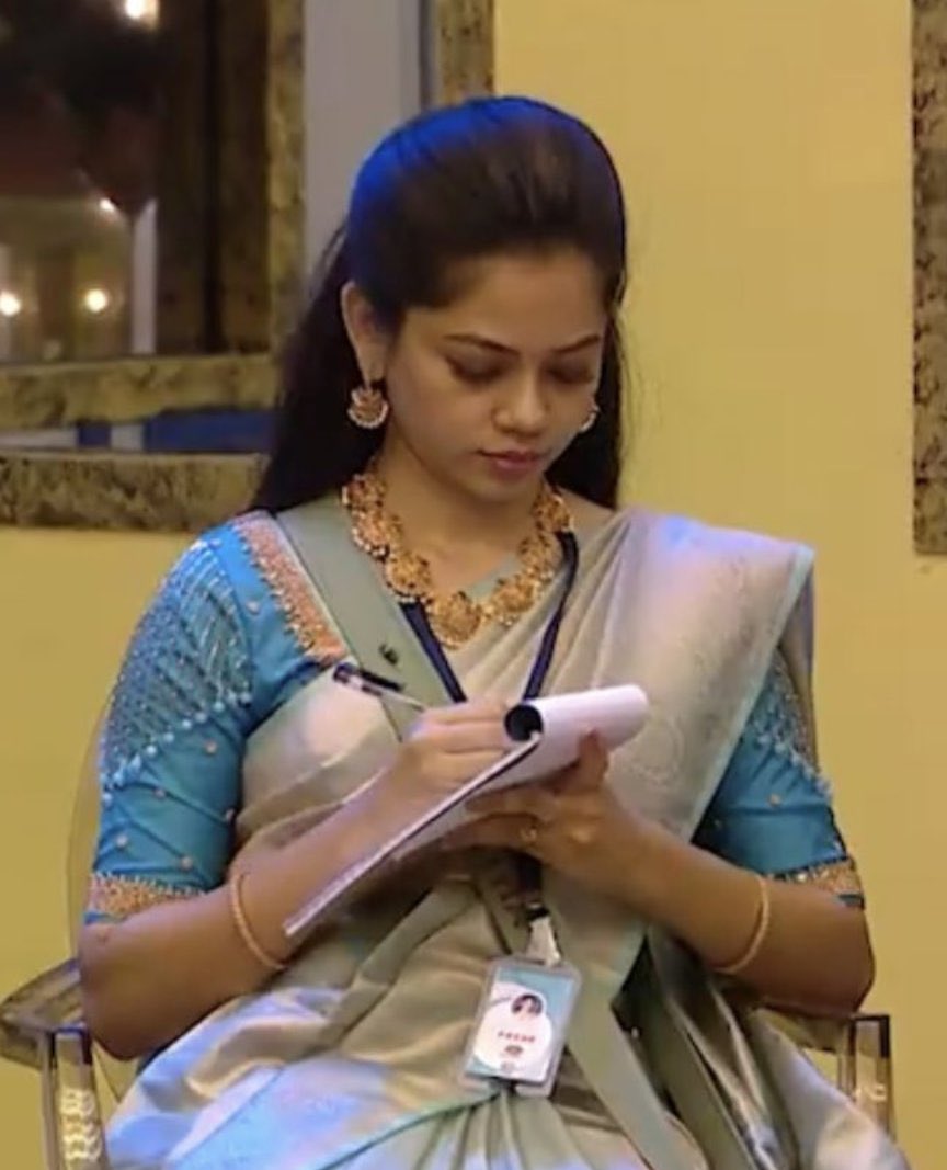 AjayAsho's tweet photo. Say whatever!
#AnithaSampath single handedly ripped apart #Vanitha #Niroop #Balaji #Julie into pieces๐ฅ๐ฅ๐ฅ
She was the #cleverest of all in the press-meet task. Her understanding and ability to counter was vera level๐ฏ๐
#BBUltimate #BiggBossUltimate #BiggBoss #Anitha https://t.co/hA086gD4om