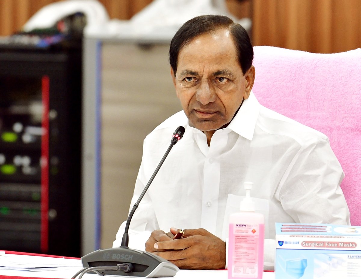 TelanganaCMO's tweet photo. కేంద్రం ప్రవేశపెట్టిన బడ్జెట్ ఎస్సీ, ఎస్టీ, బీసీ, మైనారిటీ వర్గాలకు, దేశ రైతాంగానికి, సామాన్యులకు, పేదలకు, వృత్తి కులాలకు, ఉద్యోగులకు తీవ్ర నిరాశ నిస్పృహలకు గురిచేసిందని ముఖ్యమంత్రి శ్రీ కె. చంద్రశేఖర్ రావు స్పష్టం చేశారు. 
#Budget2022 https://t.co/pE2LC0c85c